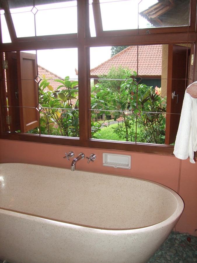 Strawberry Hill Hotel & Restaurant Bedugul  Eksteriør billede